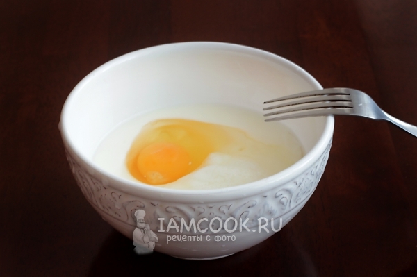 שלב יוגורט עם ביצה
