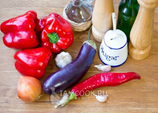 Zutaten für Aivar-Sauce für den Winter (mit Auberginen und Paprika)