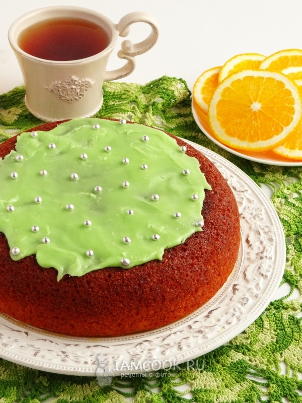Orange kleiner Kuchen im multivark