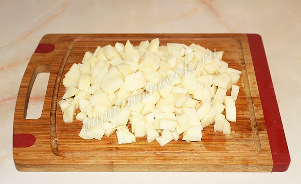 Krumpir, izrezati u kocke