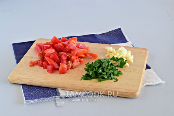 Cut tomatoes, herbs and garlic