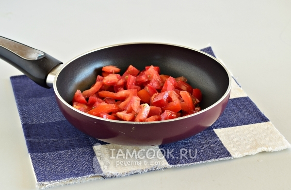 Put the tomatoes in the frying pan