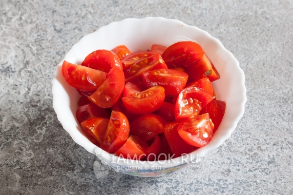 Skær tomaterne