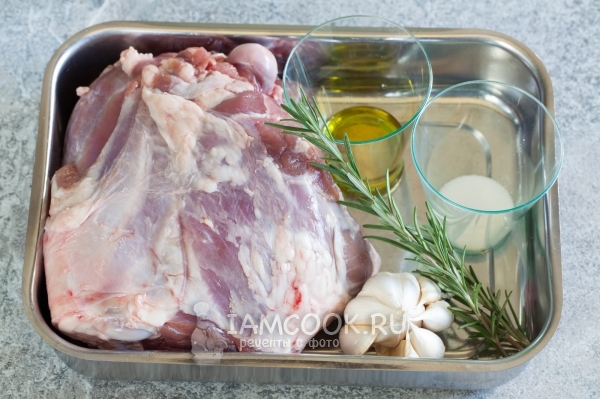 Ingredients for lamb with garlic and rosemary in the oven