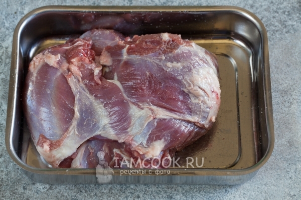 Grate meat with salt and butter