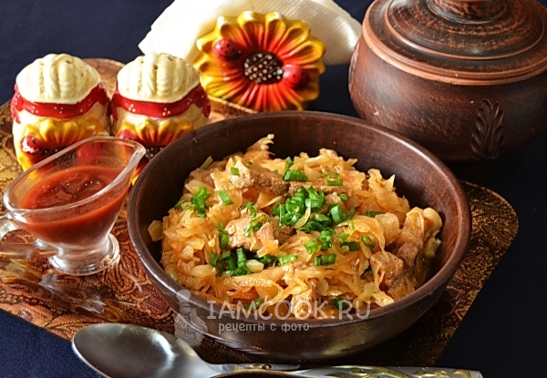 Photo of bigus from fresh cabbage with pork