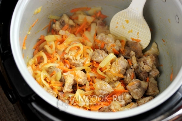 Fry vegetables with meat