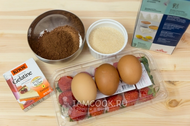 Ingredientes para pastel de galletas con fresas y crema batida