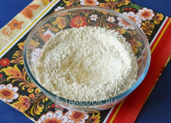 Campurkan tepung dengan baking powder