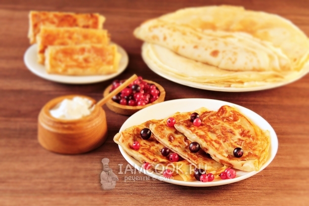 Ready-made pancakes with cottage cheese and raisins