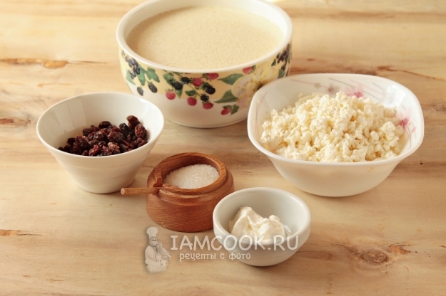 Ingredients for pancakes with cottage cheese and raisins