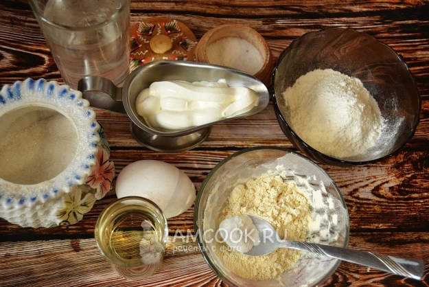 Ingredienti per pancake su panna acida e acqua