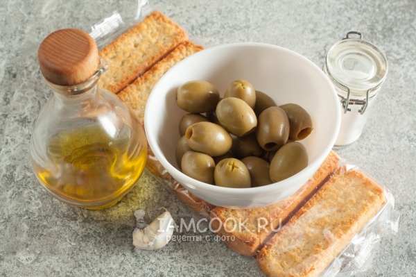 Ingredienti per bruschetta con pasta di olive