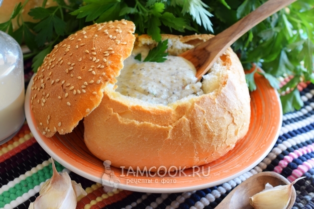 Συνταγή τσέχικης σούπας σκόρδου-πουρέ στο ψωμί