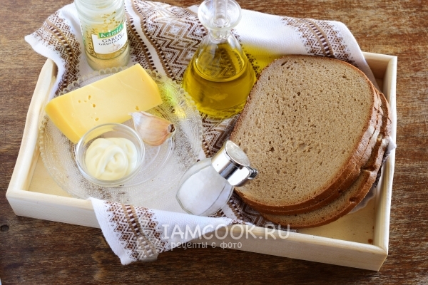Ingredientes para tostadas de ajo y pan negro