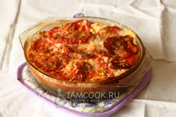 Foto von Blumenkohl mit Tomaten im Ofen