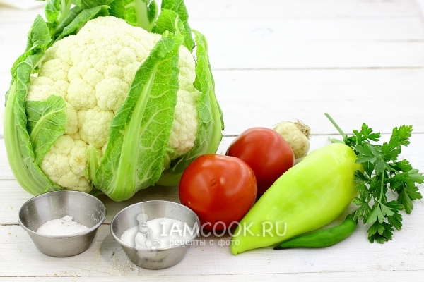 Ingredients for cauliflower in tomato for the winter