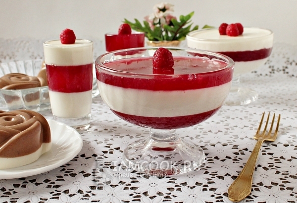 Sour dessert with gelatin