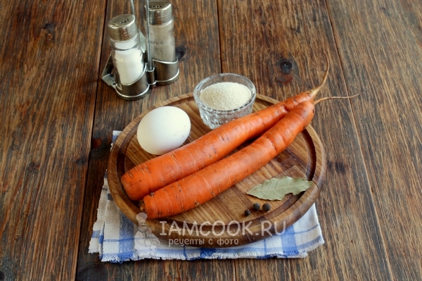 Bahan untuk memasak irisan wortel diet di oven