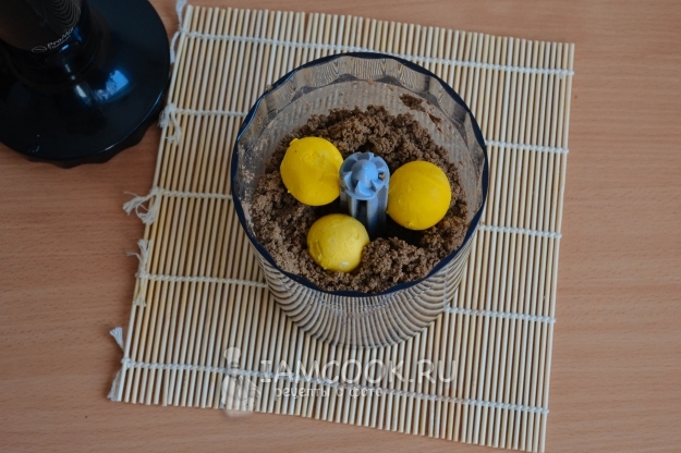 卵黄を入れる