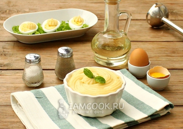 Rezept für hausgemachte Mayonnaise mit Senf in einem Mixer
