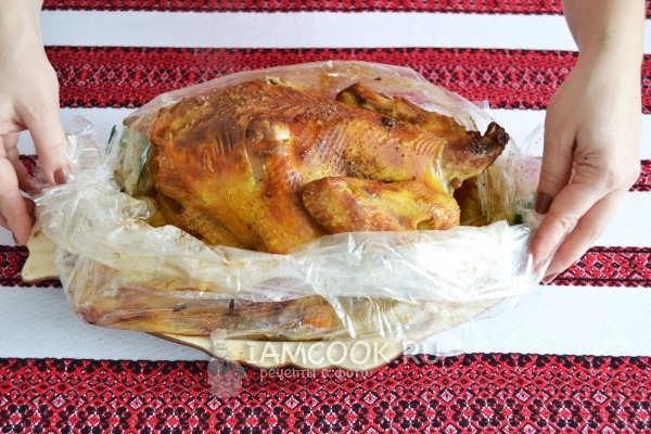 Готово направено домашно пиле, изпечено във фурната