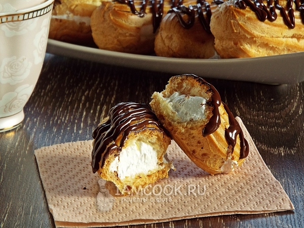 Eclairs with protein cream