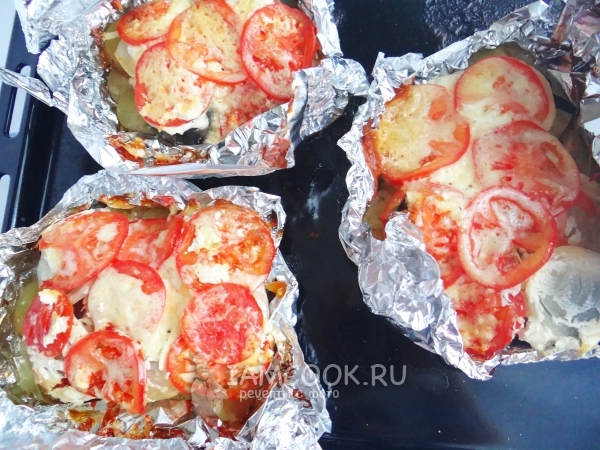 Bake fish with vegetables in the oven
