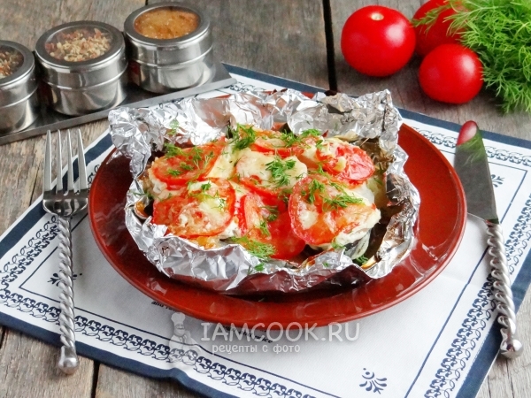 Pink salmon with potatoes in foil in the oven