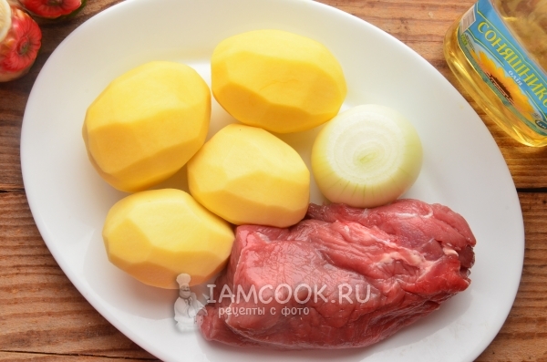 المكونات لحم البقر مع البطاطس في احباط في الفرن