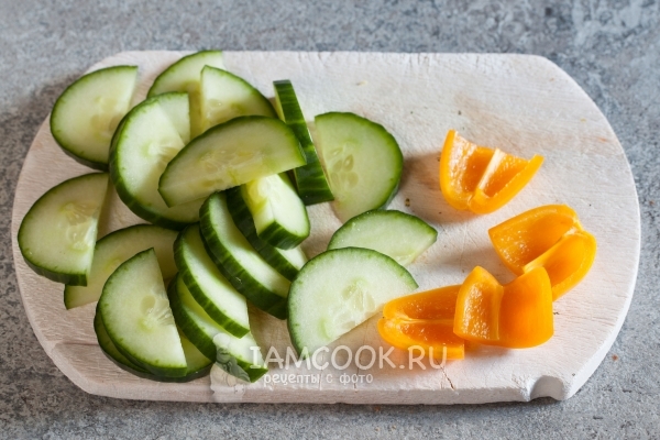 Cut cucumber and pepper