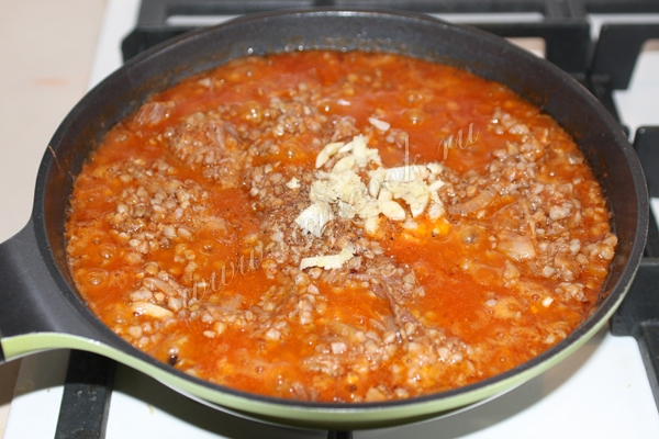 Buckwheat with stewed beef in a frying pan