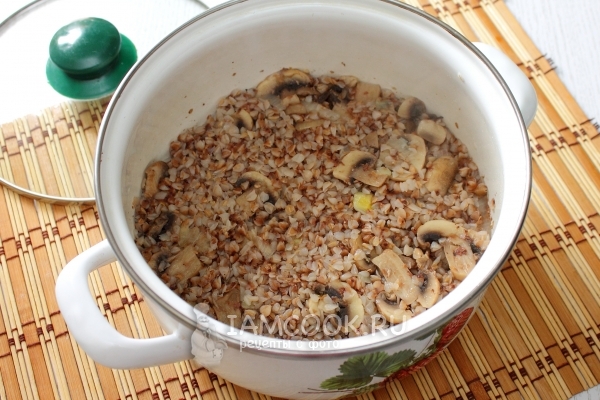 Συνταγή για χυλό φαγόπυρο με μανιτάρια και κρεμμύδια