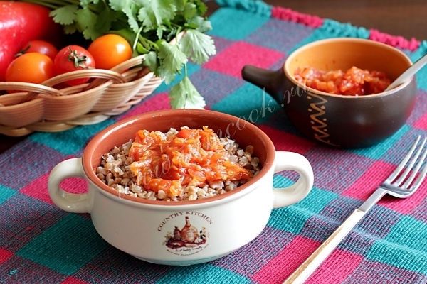 Рецепта за елда с лук и домати