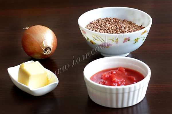Съставки за овесена каша с лук и домати