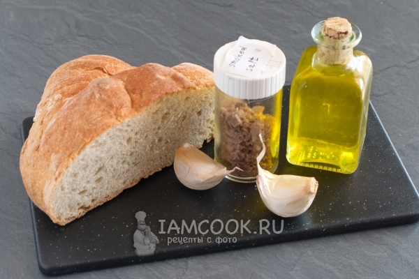 المكونات للخبز المحمص من الخبز الأبيض في الفرن