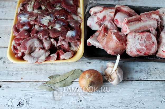 चिकन पेट और सूअर का मांस पैर से मिर्च के लिए सामग्री