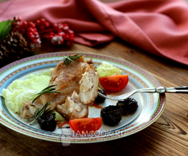 Photo of a turkey with prunes in a multivark
