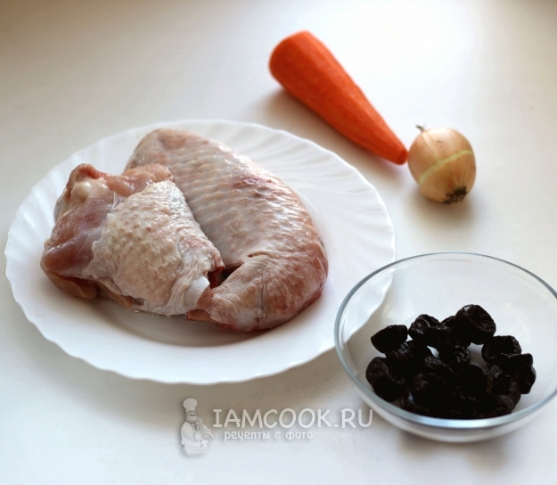 Ingredients for turkey with prunes in the multivark