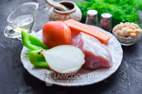 Ingredientes para pavo guisado con verduras en el multivark