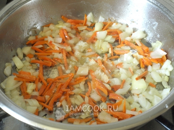 Friggere le cipolle e le carote