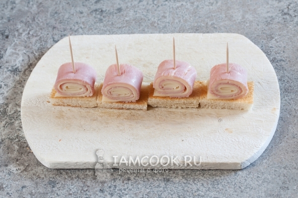 String bread and ham on a toothpick