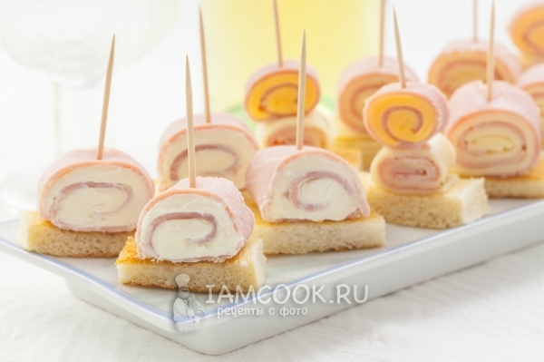 Photo of delicious canapé with ham and cheese
