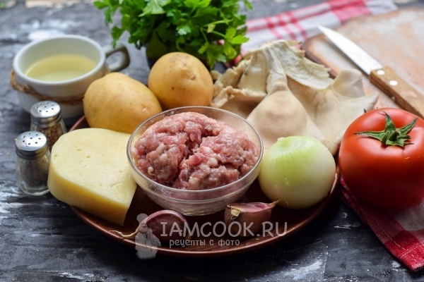 المكونات لبطاطا طاجن مع اللحم المفروم والفطر