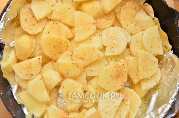 Sprinkle potatoes with salt and spices