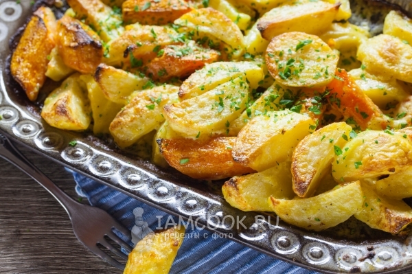 Ein Kartoffelrezept mit Mayonnaise und Karotten im Ofen