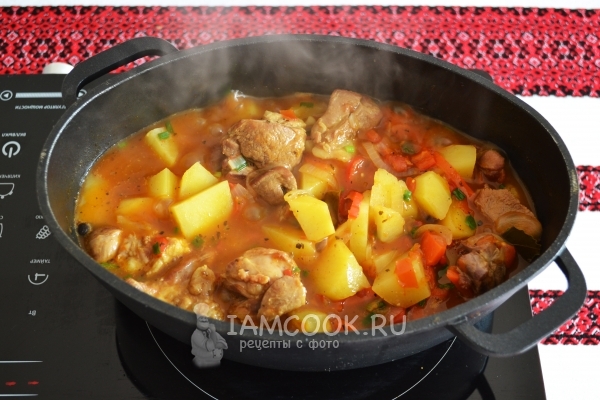 Ready-made potatoes with meat in cauldron