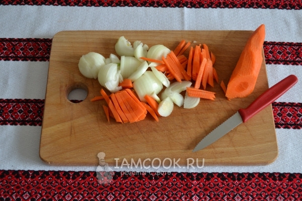 Cut the onions and carrots