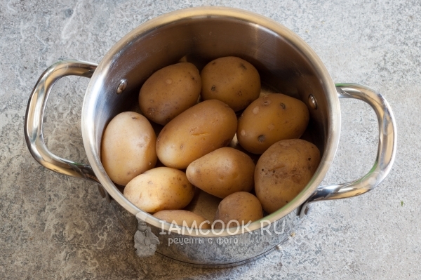 Svařte brambory v uniformě