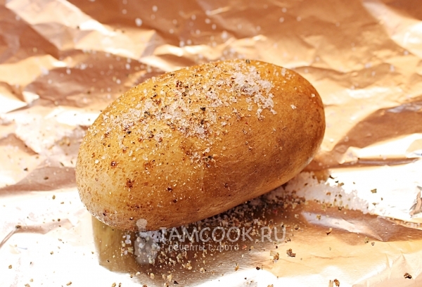Sprinkle potatoes with salt and spices